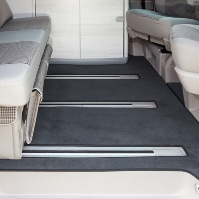 BRANDRUP® Veloursteppich für Fahrgastraum VW T6/T5 California Ocean, Coast, Comfortline, 2 Bodenschienen, Design „Titanschwarz“
