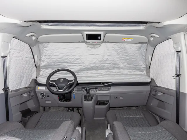 BRANDRUP® ISOLITE Extreme® für die Fahrerhausfenster VW T6.1 California/Multivan mit trapezförmigem Spiegelfuß und Navi mit Verkehrszeichenerkennung