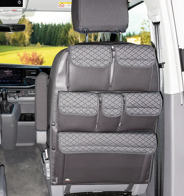 BRANDRUP® UTILITY mit sechs Taschen für Fahrer-/Beifahrersitz , VW T6.1 California Beach und Multivan, Design „Quadratic/Leder Titanschwarz“
